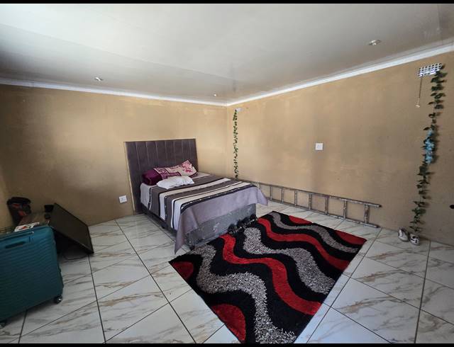 2 BEDROOM FREEHOLD FOR SALE IN MOFFAT VIEW